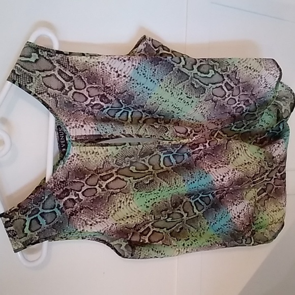 Woman's Summer Top - Picture 1 of 3